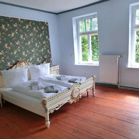 Domane Neu Gaarz Hotel 2*