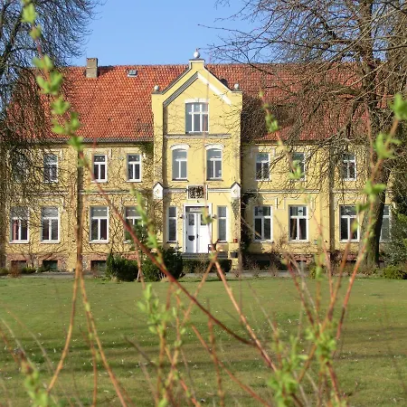 Hotel B&B Hotel Domaene Neu Gaarz 2*